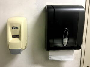 アメリカの空港などのトイレにあるGP社のペーパータオルホルダー (再値下げ)