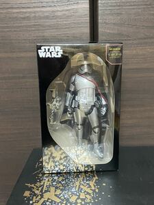 即決　スター・ウォーズ プレミアム1/10スケールフィギュア フォースの覚醒　キャプテン・ファズマ 新品未開封 b