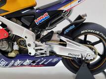 タミヤマスターワーク 1/12 MotoGP 2002年 REPSOL HONDA RC211V #46 V.ロッシ　完成品_画像8