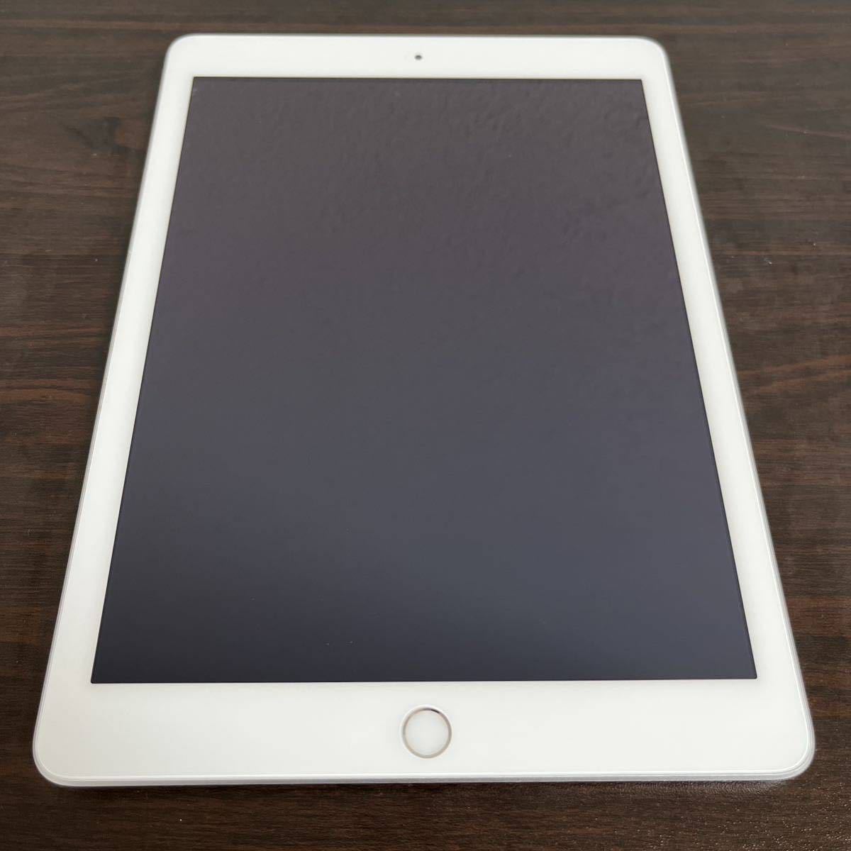 4762 【極美品新品級】【電池最良好】iPad5第5世代 32GB WIFIモデル