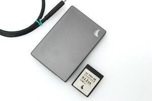 美品｜エンジェルバード CFexpress カードリーダー MK2 TypeB・AV PRO CFexpress SE タイプBカード 512GB セット γH3281-2D2B