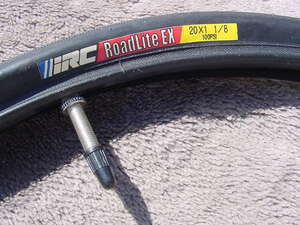 IRC RoadLite EX 20x1-1/8 28-451 新品未使用 おまけ付き