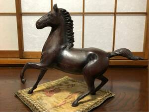 駿馬/春駒 鉄製馬置物 37.8cm 3.6kg Ｊ0322Ｂ