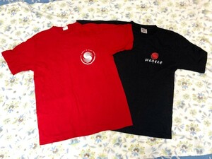 ★美品2枚!!Mサイズ用・北京体育大学＆太極拳のロゴ入りTシャツ・赤と黒・練習着などに★