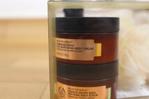 ◆未開封品◆ THE BODY SHOP 「バス&ボディ」セット品　ボディウォッシュ/ボディクリーム/ボディスクラブ/ミニバスリリー (2821849)_画像6