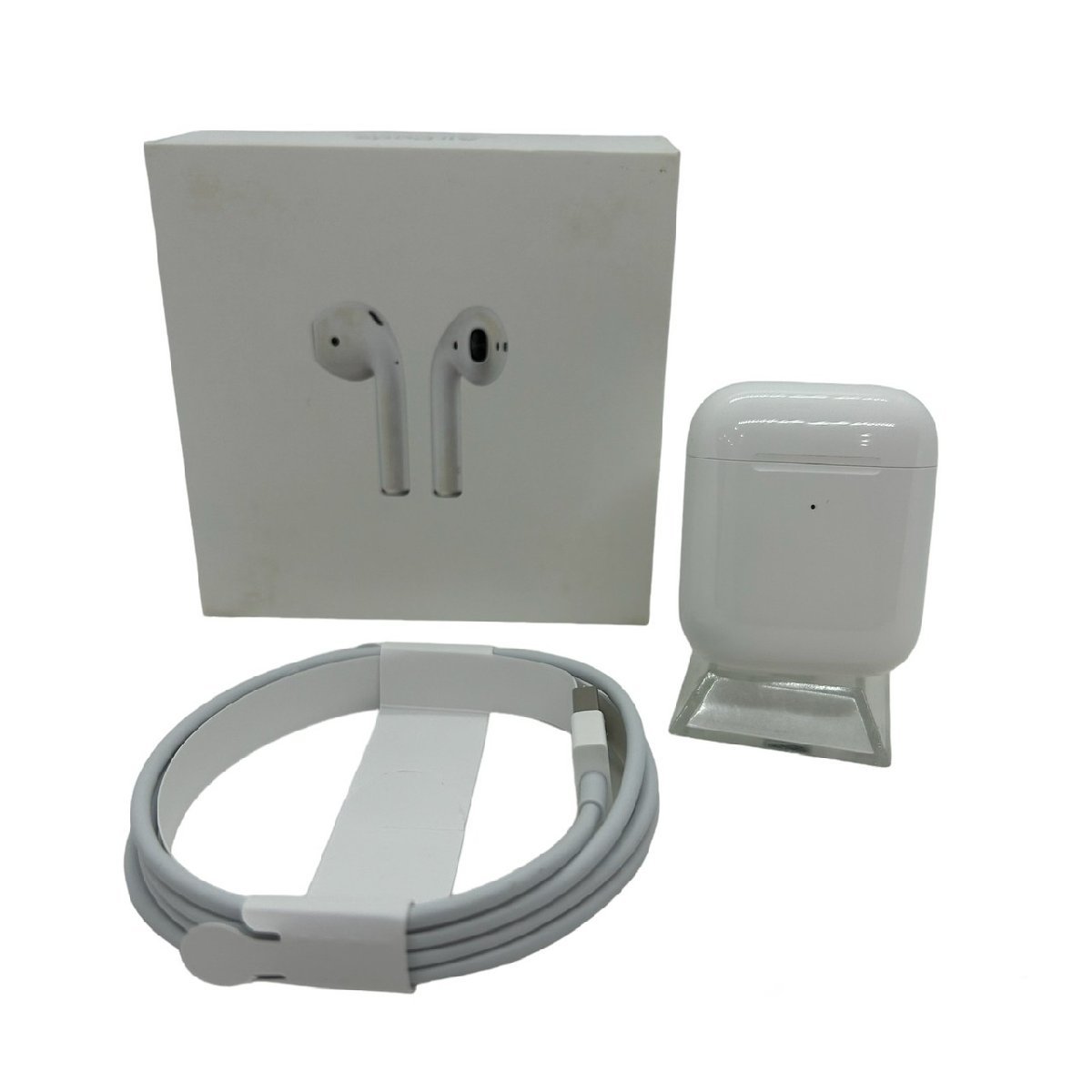 Apple AirPods with Wireless Charging Case 第2世代 MRXJ2J/A