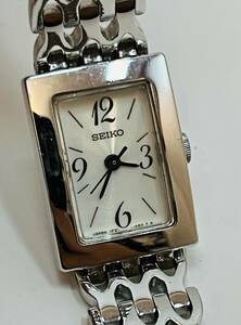 動作未確認　SEIKO セイコー 1F21-5D90 シルバーカラー クォーツ 腕時計 ホワイト文字盤 スクエア型 ベルト切