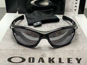 偏光レンズ★OAKLEYオークリーPITBULLピットブル Polished Black/黒ブラックミラーPOLARIZED アジアンフィット USA製サングラス ケース付