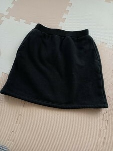ユニクロ☆裏起毛で暖かい☆シンプル 無地 台形スカート 黒色☆サイズ130☆美品