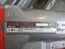 (4) リョービ エア釘打ち機 RN-55 使用釘 シート連結 25～30mm、ワイヤー連結 27～50mm ★ 現状渡し ★ 釘打ち機 エアー工具 工具_画像4