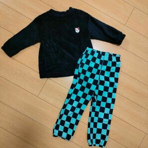 ユニクロUNIQLOキッズ子供　フリースパジャマ　モコモコ 長袖 上下セット120cm 鬼滅の刃　黒/緑　