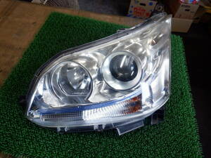 ムーヴカスタム（ＬＡ１００Ｓ）左ヘッドライト　ＨＩＤ　８１１５０－Ｂ２６２０