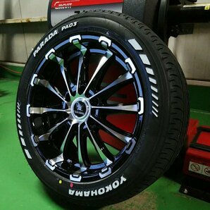 200系ハイエース 人気 タイヤホイールセット ヨコハマ パラダ 225/50R18 ホワイトレター 18インチ BD12の画像1