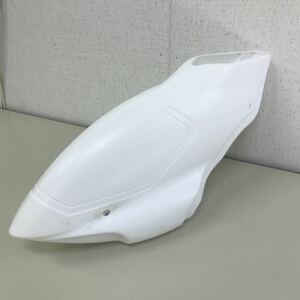 詳細不明　ラジコンヘリ　ボディ　白　約50cm×25cm　操縦席幅約15cm