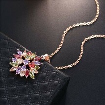 1円～ 送料無料 ☆豪華絢爛☆ 21連 多彩なダイヤモンドペンダント 18K_画像3