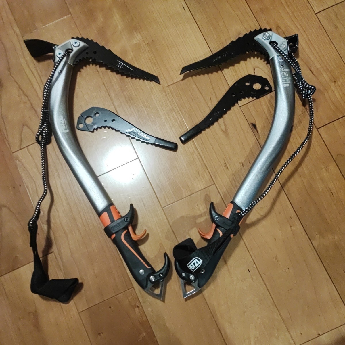 ペツルPetzl Strix IR Tactical Light フランス製 タンカラー