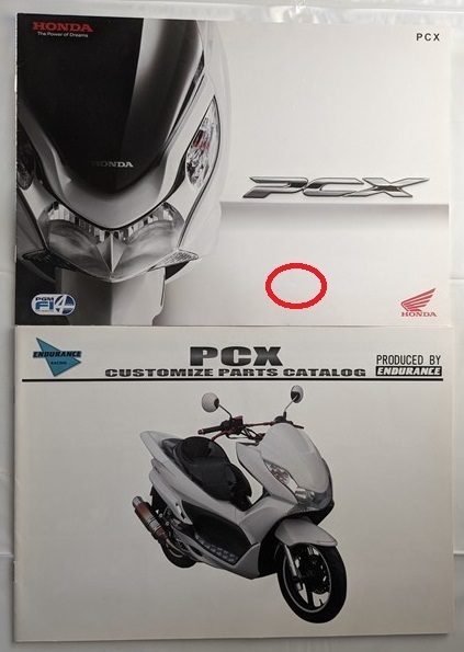 PCX (EBJ-JF28) 車体カタログ+カスタマイズ 2011年5月 ※表紙にへこみあり PCX 古本・即決・送料無料 管理№ 6394 C