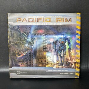 洋書　映画　PACIFIC RIM : MAN，MACHINES ＆ MONSTERS　パシフィック・リム ビジュアルガイド　英語版　現状品