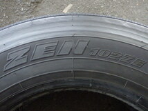 245/70R19.5 136/134J ヨコハマ ZEN 102ZE 中古 9.9分山 1本のみ サマータイヤ 2020年製_画像2