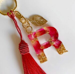 値下げ！イニシャルキーホルダー　チャーム　ハンドメイド