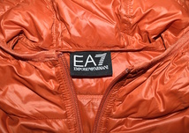 【新品】エンポリオアルマーニ EA7 EMPORIO ARMANI 高級ライトダウンジャケット XLサイズ 軽量 フーデット 人気パッカブル 8500_画像3