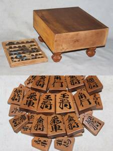 将棋・珍品・古い時代の大型の書き駒と将棋盤付