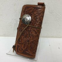 古着 大和工房 フラワーカービング バイカーズ ウォレット 1879銀貨コンチョ オイル焦がし加工 609 財布 財布 - 茶 / ブラウン_画像1