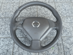 ** Nissan Skyline in fini Tey PV36 for original steering wheel air bag **