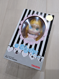 トイザらス限定ブライス!!キュートアンドキュリアス タカラ Blythe