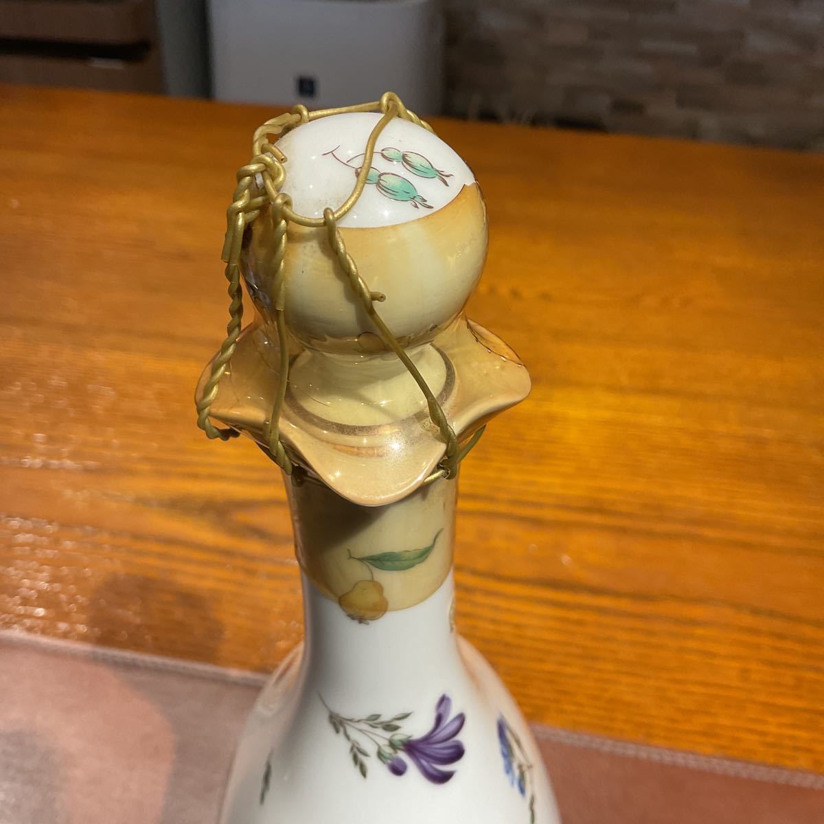 【未開栓】【大阪限定発送】SUNTORY サントリー リチャードジノリ 600ml 43% 1198g 陶器 箱 外箱付 限定ボトル ウイスキー