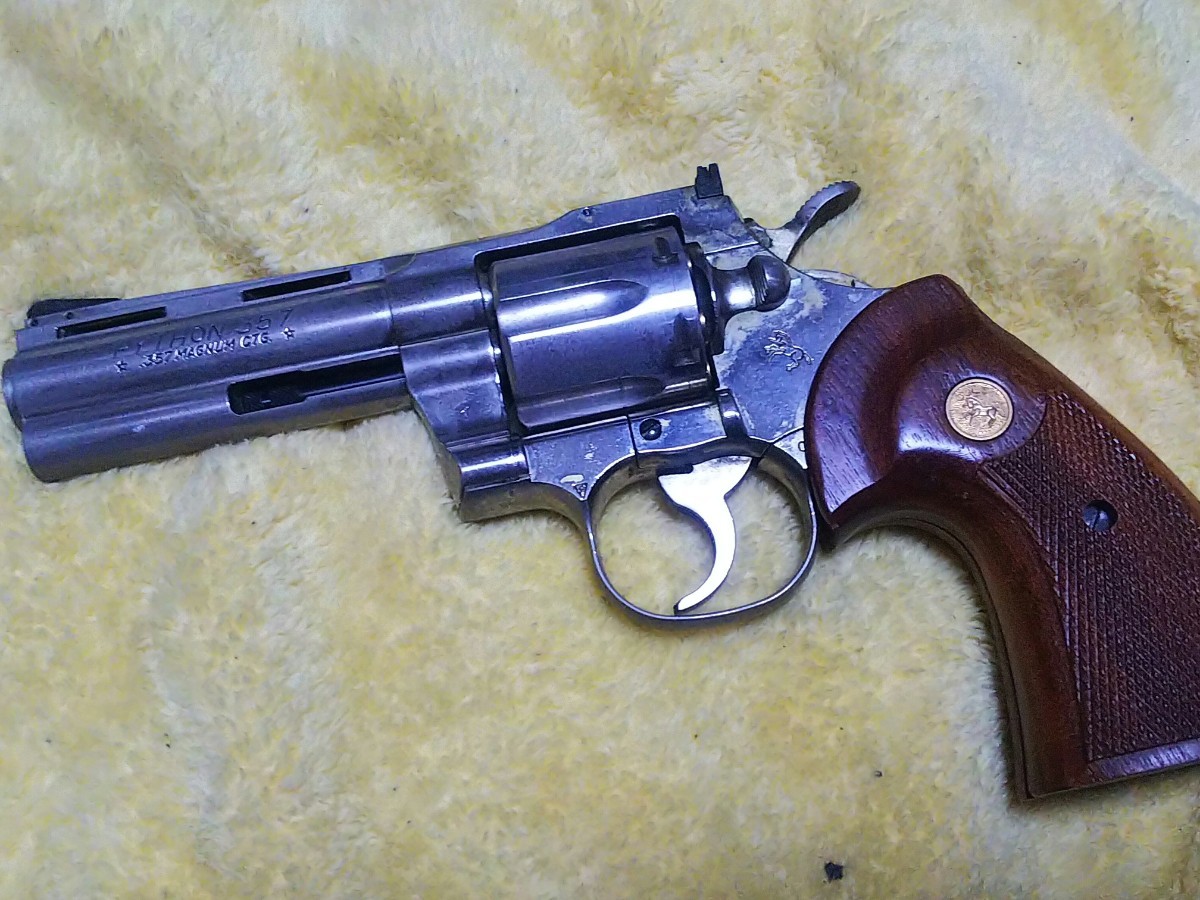 ヤフオク! -「コルトパイソン 木製グリップ」の落札相場・落札価格