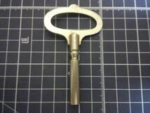 K-1216　Clock Key ～ 英国製クロック・キー(12)　ゼンマイ鍵　ゼンマイ巻　巻き鍵　　　時計備品：中古_画像3