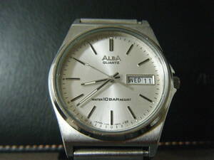 ＳＥＩＫＯ ＡＬＢＡ W.R.１０BAR ３針デイデイト　ＱＵＡＲＴＳ　蓄光白文字盤　電池交換稼働品