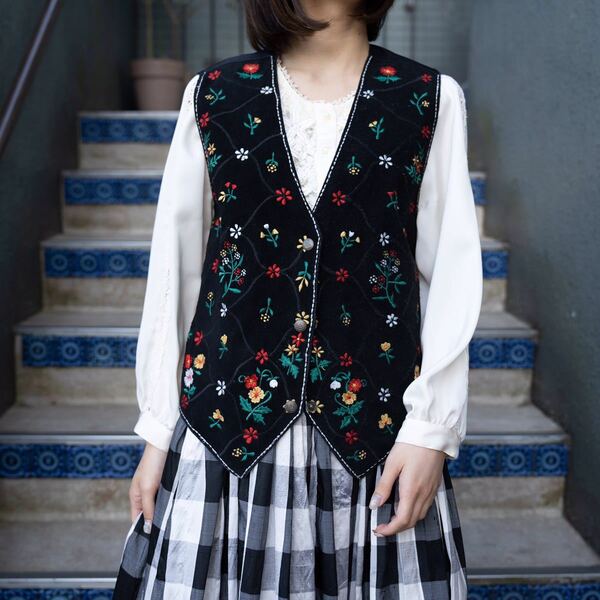 USA VINTAGE FLOWER PATTERNED EMBROIDERY LEATHER VEST MADE IN CANADA/アメリカ古着お花柄刺繍レザーべスト