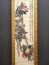 【瓏】「缶翁作 壽桃図」清代画家 肉筆紙本 真作 掛け軸 書画立軸 巻き物 中国書画 蔵出_画像4