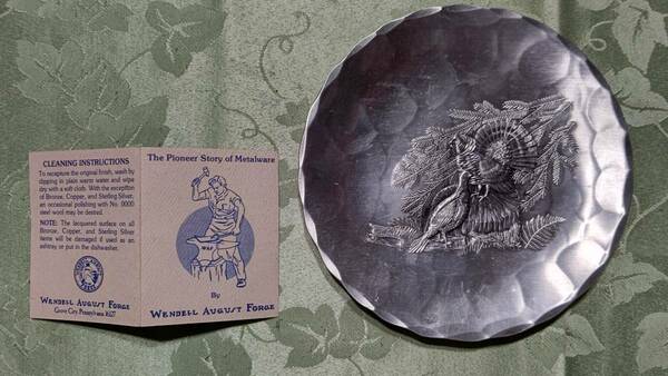 C 米国製 ハンドメイド メタルプレート（14.7㎝104g）WENDELL AUGUST FORGE 飾り皿 プレート 2羽の鳥