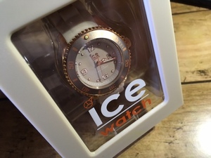 美品 箱ケース有 ice watch アイスウォッチ christmas limited edition 2016 限定 500 純正ラバーベルト クオーツ レディース 腕時計