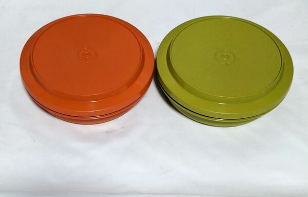 タッパーウェア 保存容器　オレンジ＆オリーブグリーン　直径17cm　価格相談不対応