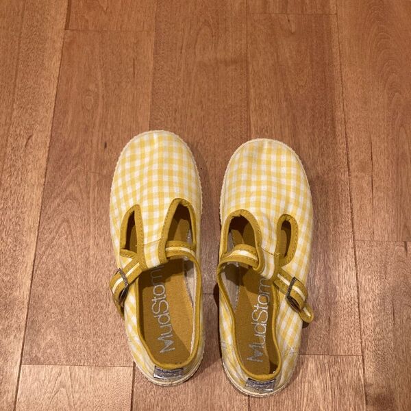 LA CADENA キッズシューズ 日本サイズで19cmです。いちごの香りがします。