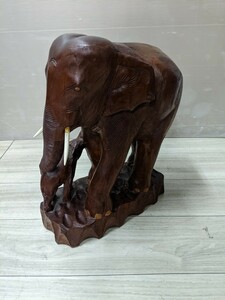 木彫り　親子象　彫刻　オブジェ　置物　ゾウ　　　　　アジアン　エスニック　台座付き　インテリア