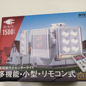 ムサシ 9W×2灯 フリーアーム式LEDセンサーライト リモコン付 LED-AC2018 屋内屋外用 (防雨タイプ IP44) 焦電型赤外線センサー RITEX