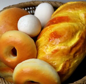 ■W-3481■食品サンプル　メニューサンプル　パン　ドーナツ　ゆで卵　あけび籠　笊　その他■