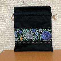 ハンドメイド 巾着袋 インド刺繍リボン マチなし　黒　花　ブルー_画像2