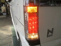 3814 DBA-JF1 N BOX 左 テールランプ LED 33551-TY0-911 カスタムG 平成29年4月 点灯OK_画像4