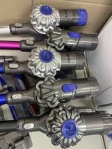 N553/dyson ダイソン5台まとめて DC61 DC62 掃除機 コードレスクリーナー 充電器 ミニモーターヘッド 等 ジャンク扱い_画像2