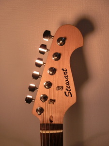 .83.☆ Fender Stratocaster ☆ Eric ... тонн такой же черный . цвет кольцо ☆ симпатичный ☆