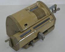 [IM] タイガー　手回し 計算機　アナログ　機械式　昭和レトロ　アンティーク　ヴィンテージ　TIGER　CALCULATING　MACHINE_画像3