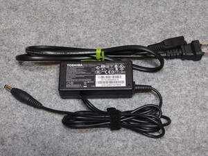 中古ACアダプター 東芝 PA3822U-1ACA 19V 2.37A 丸ピン 5.5mmx2.5mm A113-099c