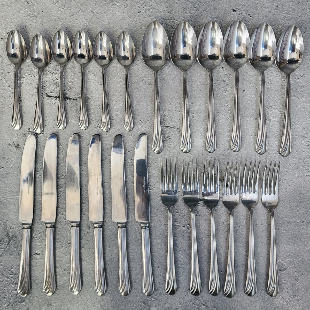 未使用☆TRIO トリオ 24PCS カトラリー 4種 6セット-