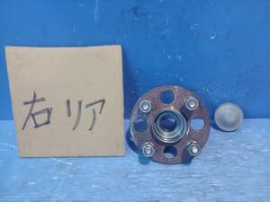 フィット DBA-GE6 右リアハブ 　純正品番42200-TF0-J51 管理番号AB3351